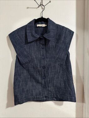 Sleeveless Button-Front Top in Dark Blue by